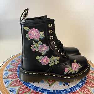 Dr. Doc Martens 1460 Vonda II Women’s 5 Black Leather 8-Eye Lace Up Ankle Boots